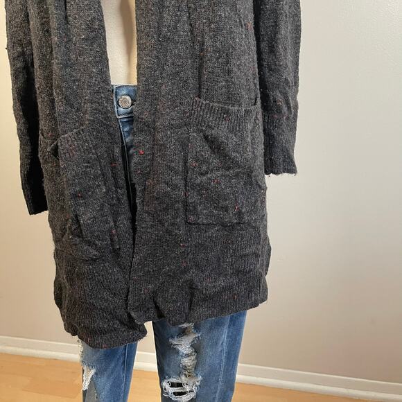 Madewell • Donegal Kent Cardigan Sweater in Coziest Yarn - Picture 3 of 6